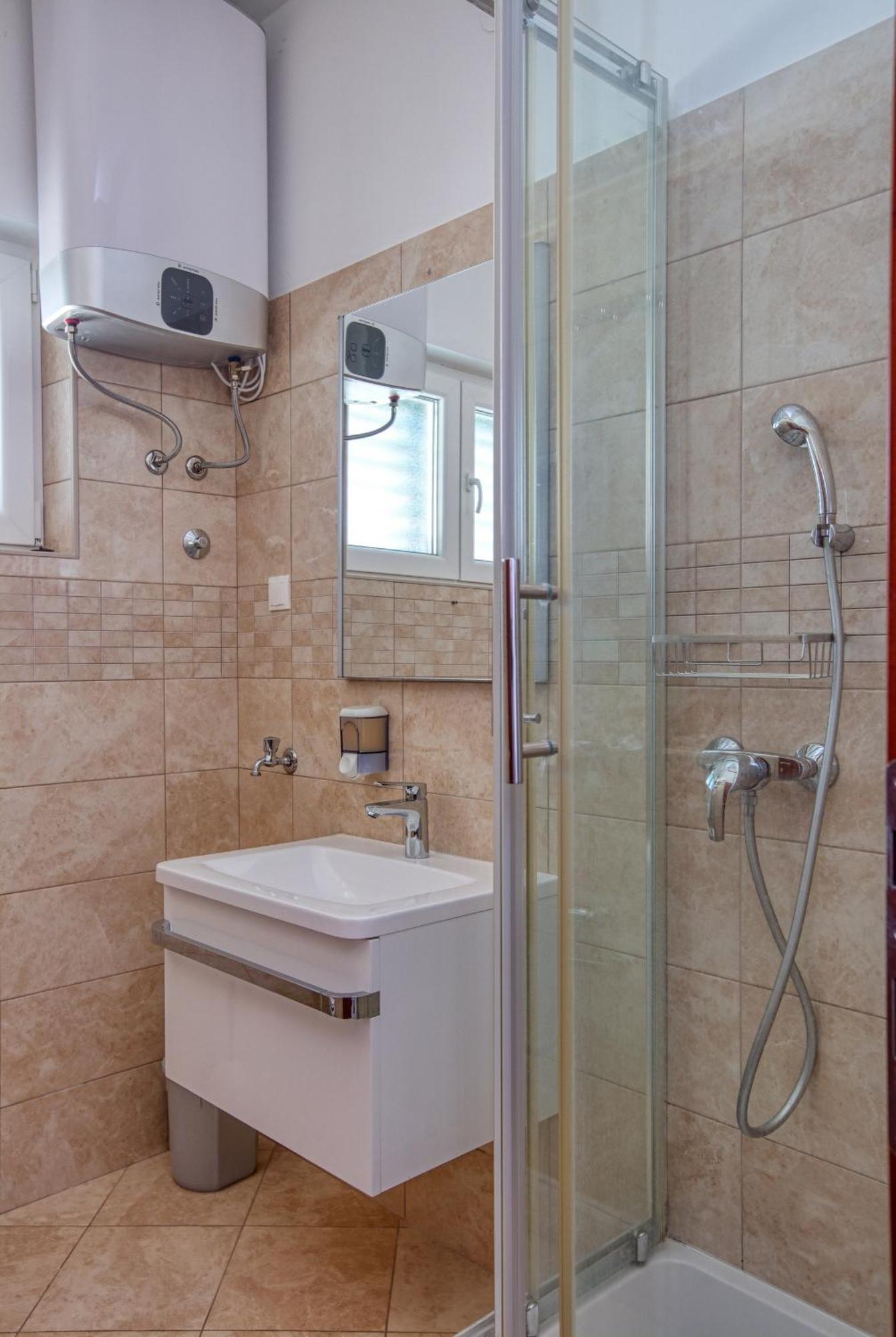 Family Friendly Seaside Apartments Brodarica, Sibenik - 4833 Brodarica  Oda fotoğraf